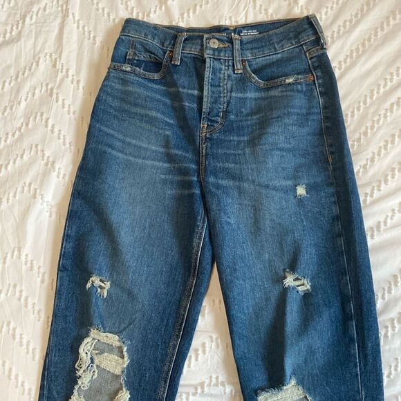 Old Navy Extra High-Waisted Button-Fly Sky-Hi Straight Cut-Off Non-Stretch Jeans - Picture 3 of 12